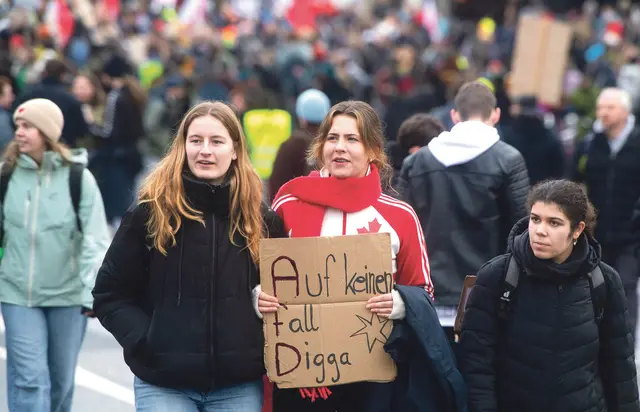 Frieden stiften kann heißen: sich hinstellen und Widerstand leisten, wie Jesus es getan hat.  | Foto: Bert Bostelmann/KNA