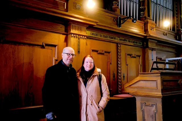 Der Komponist Klaus Lang (l.) wird am Aschermittwoch in der Andräkirche an der Orgel spielen, die Künstlerin Elisabeth Gschiel (r.) gestaltete die Fasten-Installation.  | Foto: Alphart
