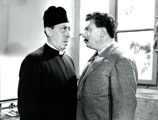 Szene aus dem Film Don Camillo und Peppone. | Foto: Alamy