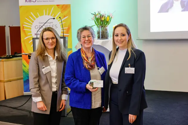Die KiB³ Geschäftsführerinnen Alexandra Strohmeier-Wieser (l.) und Katharina Avender-Hohenadler (r.) mit Referentin Regina Petrik, Generalsekretärin der Katholischen Aktion Österreich und ehemalige Politikerin.  | Foto: Gerd Neuhold/Sonntagsblatt für Steiermark