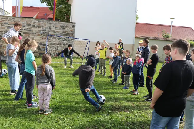 LANGE NACHT. Jedes Jahr lädt eine Pfarre des SR zur Langen Nacht der Kirchen ein. 2025 wurde dieser besondere Abend in St. Stefan ob Stainz mit viel Herzblut und Kreativität gestaltet. Kirche, Pfarrhof, Aufbahrungshalle und Bücherei wurden zu Räumen der Begegnung, des Innehaltens und der Inspiration. | Foto: privat
