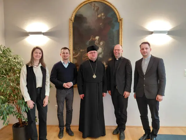 V. l.: Monika Berger (Mitglied des Osthilfekomitees), Andreas Steinmetz (Vorsitzender des Osthilfekomitees), Weihbischof Volodymyr Firman, Generalvikar Christoph Weiss, Pfarrer Ivan Vynnyk.