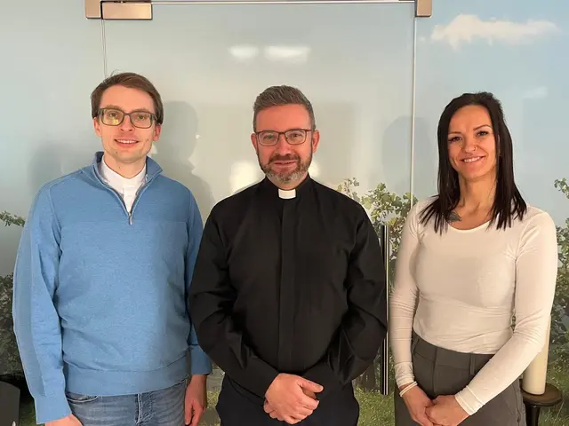 DAS SR-FÜHRUNGS-TEAM im Seelsorgeraum Schilcherland besteht aus (im Bild von links) Christoph Paar als Handlungsbevollmächtigtem für Pastoral, Pfarrer István Holló als Leiter des Seelsorgeraums und Manuela Wabnegg als Handlungsbevollmächtigter für Verwaltung. | Foto: privat