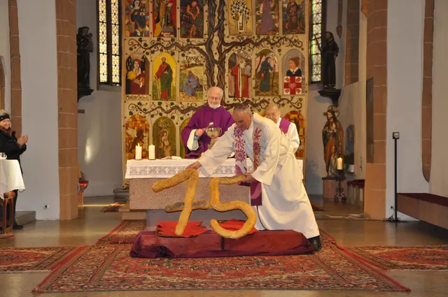 Heuer wird die Caritas-Haussammlung zum 75. Mal durchgeführt. Beim Auftakt in Fohnsdorf wurde Geburtstag gefeiert.  | Foto: Caritas