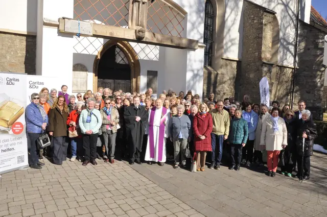 „Sie bringen mitfühlende Aufmerksamkeit und schaffen echte Begegnung auf Augenhöhe. Das macht die Haussammlung so besonders.“ Einen großen Dank richtete Caritasdirektorin Nora Tödtling-Musenbichler an die Ehrenamtlichen beim Auftakt der 75. Haussammlung am 27. Februar in Fohnsdorf. | Foto: Caritas