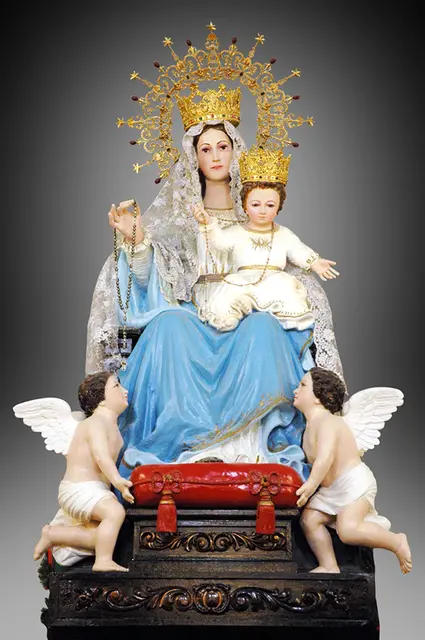 Auf der Arabischen Halbinsel tragen zwei Gotteshäuser das Patrozinium Unsere Liebe Frau von Arabien: die gleichnamige Kirche in al-Ahmadi in Kuwait (Bild), die aus der 1948 errichteten Kapelle hervorging, sowie die 2021 geweihte Kathedrale in Awali nahe Manama, der Hauptstadt von Bahrain. Das Königreich ist u. a. Sitz der Fünften US-Flotte und ist vom aktuellen Konflikt zwischen USA, Israel und dem Iran betroffen. | Foto: SICDAMNOME