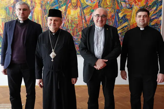 Im Bild v. l.: Pfarrer Volodymyr Hrabyk, Bischof Hryhorak, Bischof Krautwaschl und Kaplan Anton Krushelnytskyi.  | Foto: KKS