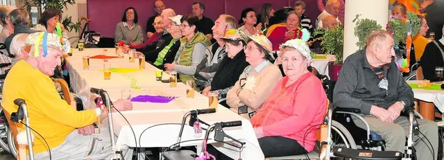 Güssing. Bei Tanz und Gesang fand das Faschingsfest im ÖJAB-Haus St. Franziskus großen Anklang bei den Bewohner:innen. Zudem sorgten die Musikanten Harry, Walter und Martin für die passende Faschingsstimmung.