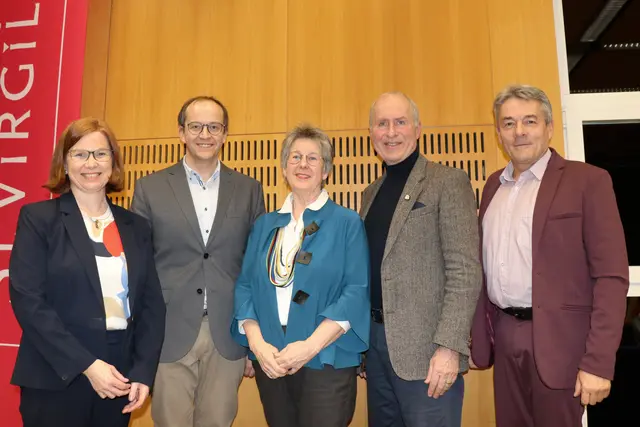 Sie optimieren nicht Gewinn, sondern erweitern soziale und menschliche Kompetenz (v. l.): Kathrin Karloff vom Bildungsforum bei den Minoriten, Andreas G. Weiß vom KBW Salzburg, Regina Petrik von der KAÖ und Markus Schlagnitweit von der KSÖ sowie Rainald Tippow vom Bildungswerk der Erzdiözese Wien. | Foto: Forum KEB