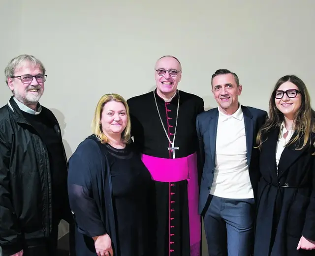 Steinbrunn: Pfr. Ignaz Ivanschits, Bgmstr. Isabella Radatz-Grauszer, Bischof Ägidius, Kurator Heinrich Herczeg, GV Angela Widlhofer.  | Foto: Florian Mileder
