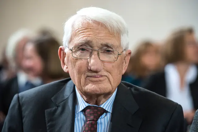 ürgen Habermas (1929–2026) bezeichnete sich selbst als „religiös unmusikalisch“. Als Sozialphilosoph war er Stichwortgeber für gesellschaftlichen Meinungsaustausch. | Foto: KNA/2016