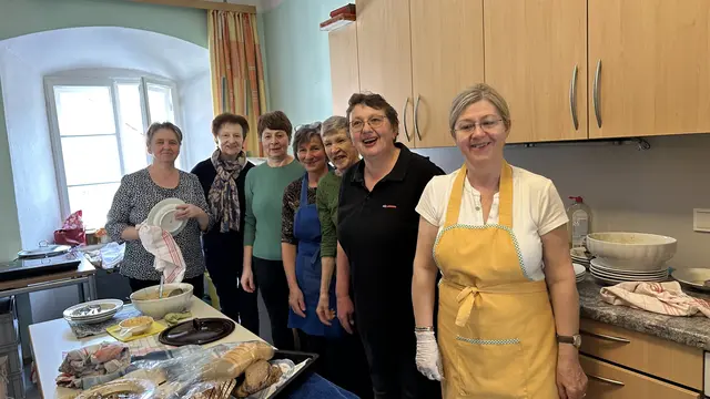 die fleißigen Suppenköchinnen