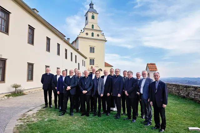 Österreichs Bischöfe trafen sich zur Frühjahrsvollversammlung heuer im AndersOrt Haus der Frauen in St. Johann bei Herberstein. Neben österreichweiten Belangen war auch die weltweite Lage Thema. „Stopp dem Krieg“ lautet der Aufruf der Bischöfe im Blick auf viele Krisenherde in der Welt. | Foto: Neuhold