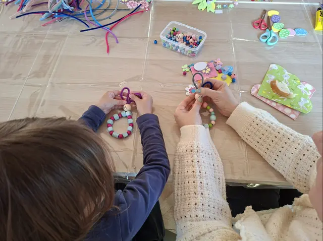 Beim Bastelworkshop „Ei love basteln“ mit Kreativtrainerin Evelyne Pilch-Winter vom Familienreferat  wurden unsere Basteltipps erprobt. | Foto: Familienreferat