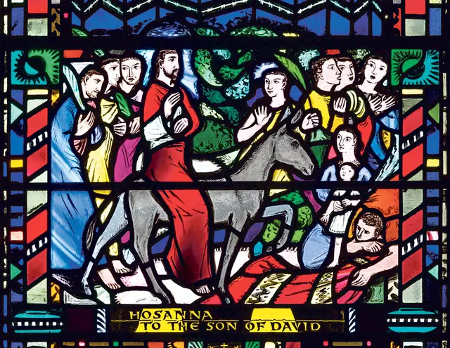 Einzug in Jerusalem – Glasfenster in St. Etheldreda in London.  | Foto: Renáta Sedmáková/Adobe Stock