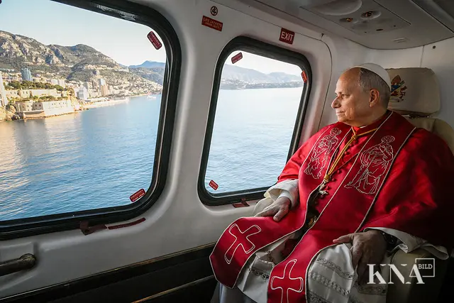 Blick aus dem Hubschrauber auf ein reiches Land: Auf seiner zweiten Auslandsreise besuchte Papst Leo XIV. das Fürstentum Monaco, das zuletzt vor rund 500 Jahren von einem Papst (Paul III., 1538) besucht worden war. | Foto: Vatican Media/Siciliani/KNA