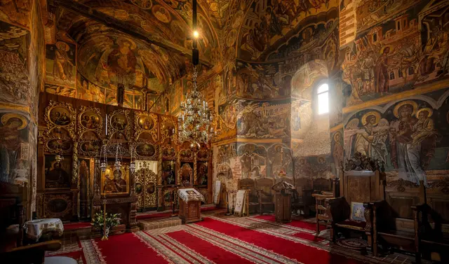 „Nach der Nacht kommt schon der Tag ...“ Unter Diktator Nikolae Ceaușescu (1918–89) hatte die rumänisch-orthodoxe Kirche einen schweren Stand. Mit etwa 17 Mio. Mitgliedern ist sie nach der russisch-orthodoxen heute die zweitgrößte orthodoxe eigenständige (autokephale) Kirche weltweit. | Foto: iStock