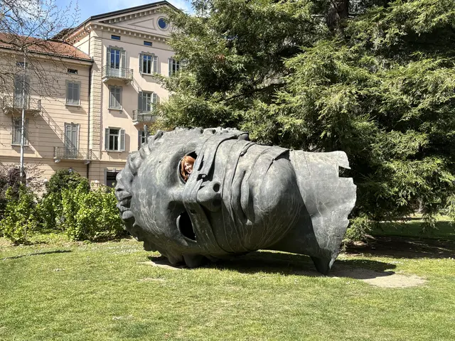 Denkmal „Eros mit verbundenen Augen“ 