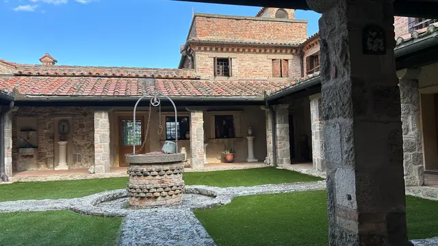 Als Orte der Stille werden Klöster erlebt und geschätzt. Die Klausur im Karmel versteht Sr. Elija Maria Kreimel jedoch nicht als Rückzug, sondern als Einladung zum Menschsein.  | Foto: Jokesch