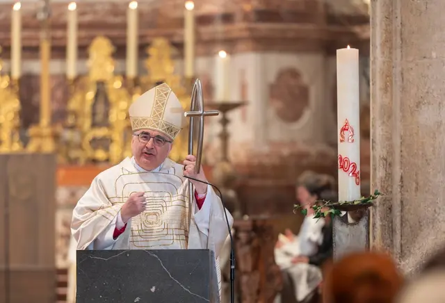 „Wie sehr wünschte ich, dass wir uns wieder zu Nächsten machen, denen das Schicksal der Menschen nicht einfach egal ist“, so Bischof Krautwaschl am Ostersonntag im Grazer Dom. | Foto: Brunnthaler