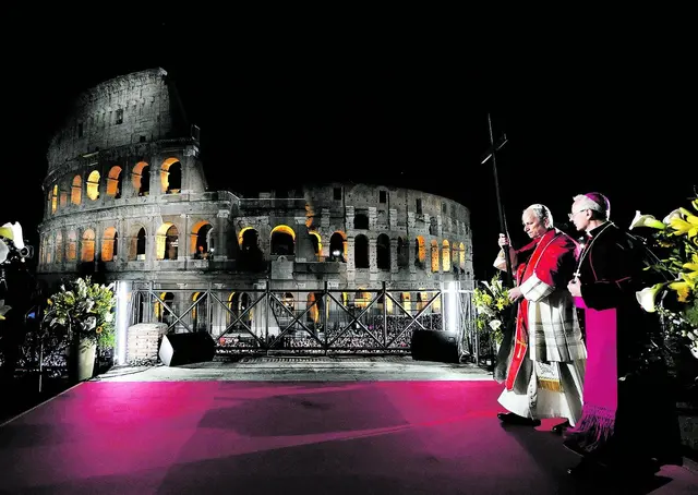 Die Texte der Meditationen für den traditionellen Kreuzweg am Kolosseum mit dem Papst können unter www.vatican.va nachgelesen werden.  | Foto: APA-Images / PA / VATICAN MEDIA