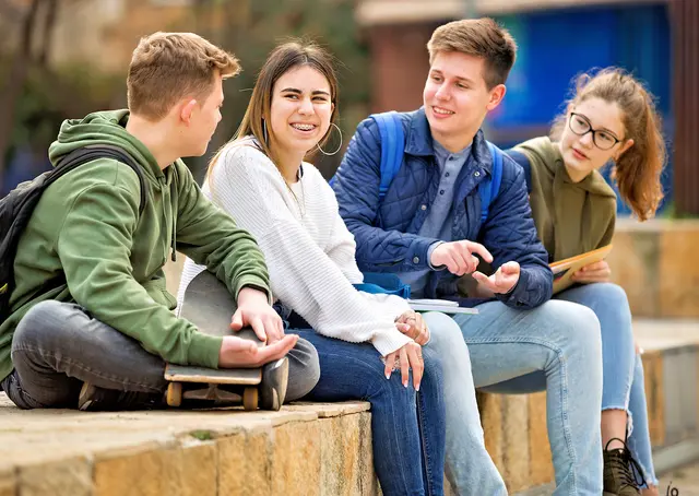 Schule, Freundeskreis, Situation in der Familie, Werte und Religion: Die Jugendstudie „Lebenswelten“ zeichnet ein umfassendes Bild vom Alltag und seinen Herausforderungen der 14- bis 18-Jährigen in Österreich.  | Foto: JackF/iStock