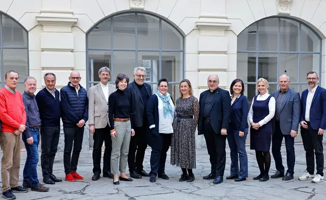 Das neu formierte Kuratorium des Fonds für Arbeit und Bildung (Namen im Text). Im Zentrum steht das Engagement für die menschliche Würde in der Arbeitswelt. | Foto: Neuhold