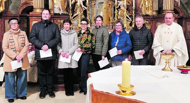 Großhöflein. Überreichung des Dekretes zur Kommunionshelferschulung.