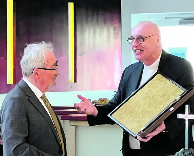 Herzliche Begegnung mit dem evang. Superintendenten i.R. Manfred Koch. | Foto: Franz Gollubits