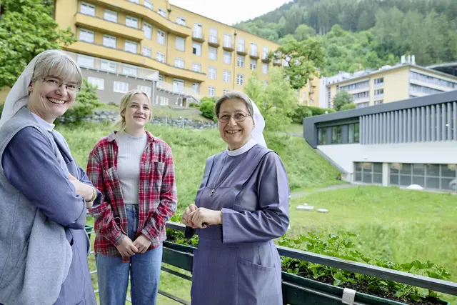 "Wir haben uns bewusst dagegen entschieden, dass wir aussterben": Die Barmherzigen Schwestern von Zams blicken trotz vieler Herausforderungen zuversichtlich in die Zukunft.  | Foto: Marcel Hagen