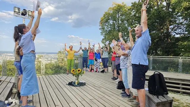 Sommer.Kirche. Die evang. Gemeinde Christuskirche in Eggenberg und kath. ChristInnen aus dem SR Graz-Südwest laden jeden Sonntag in den Sommerferien zu „freiem Gebet unter freiem Himmel“ bei der Kirche St. Johann und Paul am Buchkogel ein. Viele positive Rückmeldungen motivieren zum Weitermachen. | Foto: A. Lang