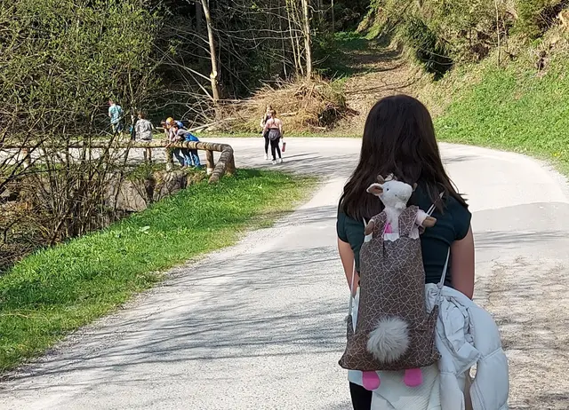 Die Beichtwanderung mit dem Maskottchen „Zicki“ ist ein fester Bestandteil in der religiösen Begleitung der Volksschulkinder, die in der Feier der Erstkommunion ihren Höhepunkt findet. | Foto: Faustmann