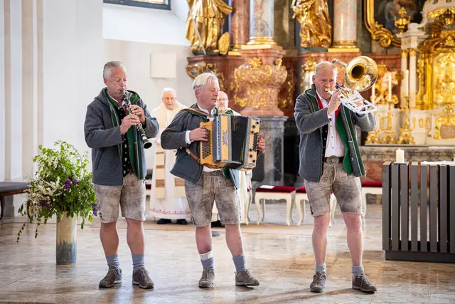 Musikantenmesse. Musik verbindet, Musik gibt Kraft an Leib und Seele. Der Seelsorgeraum beheimatet viele prominente und talentierte Musikanten und SängerInnen. Am 1. Mai gestalteten die Edlseer, der MaiXang, der Musikverein Birkfeld, Pauli Reicher (Orgel) und Elfi Groß mit zwei Gedichten in Birkfeld eine Musikantenmesse. | Foto: BePo