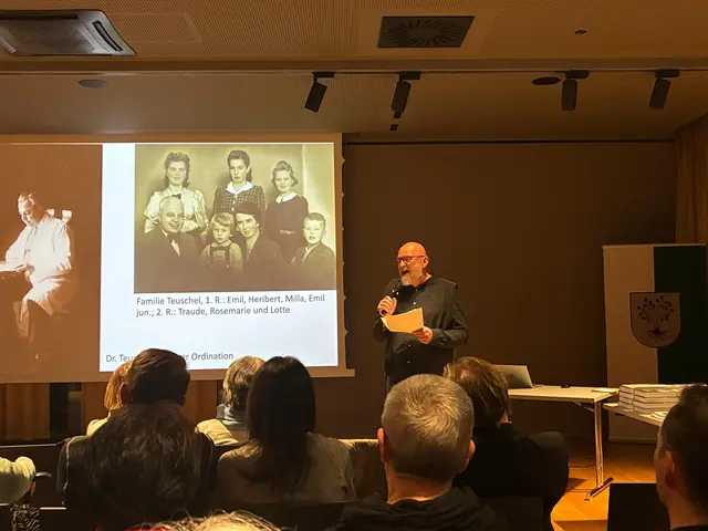 80 Jahre Frieden. Bei der Präsentation des Sammelbandes „NS-Herrschaft, Verfolgung und Widerstand in der Oststeiermark 1938–1945“ blickten die Autoren Jonny Reitbauer, Martin Pöllabauer, Gernot Schafferhofer und Marco Jandl auf NS-Verbrechen zu Kriegsende zurück und erinnerten an Opfer aus der Region. | Foto: Scherf-Kachelmaier 