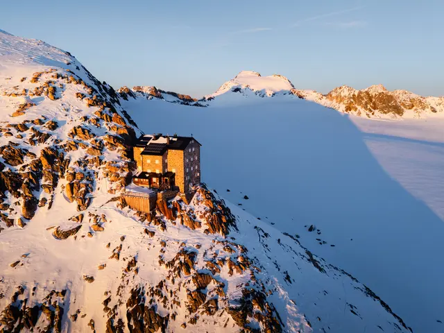 Das Brandenburger Haus in den Ötztaler Alpen.  | Foto: Sebastian Scheichl