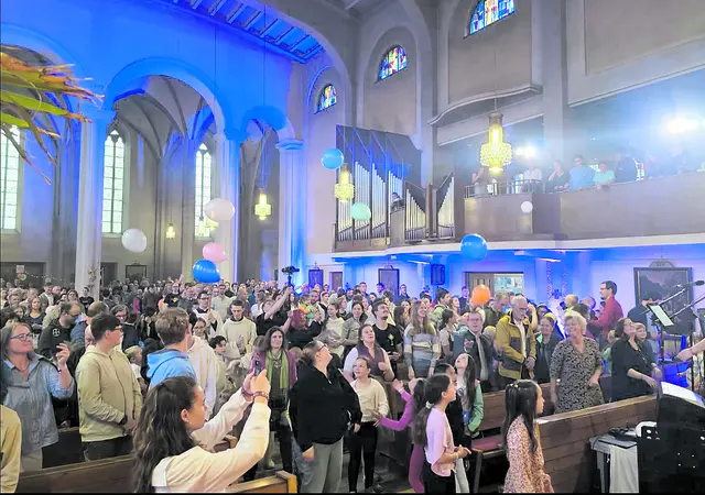 Im Vorjahr waren hunderte Jugendliche beim Pfingstfestival der Loretto-Gemeinschaft in Wieselburg mit dabei. Auf dem Progamm standen Gottesdienste, Lobpreis, Workshops ... 
 | Foto: Wolfgang Zarl