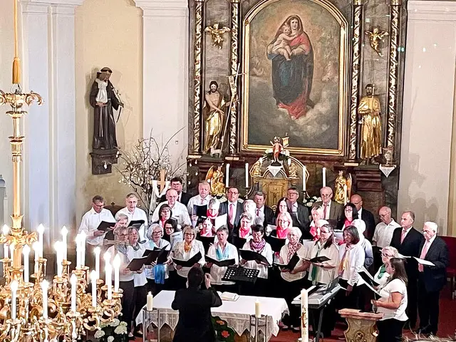 Piringsdorf. Der Singkreis Unterrabnitz und der Chor der Pfarre haben das Mariensingen gestaltet.
