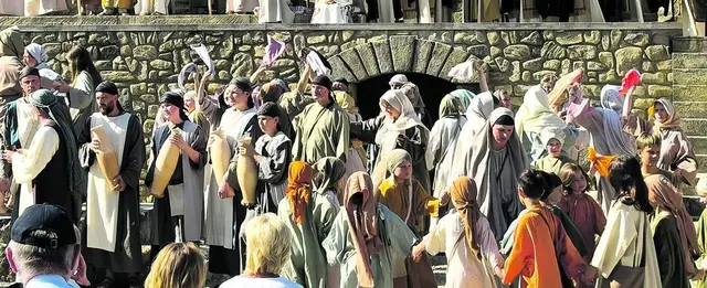 Zahlreiche Massenszenen vermochten zu berühren, hier: Hochzeit zu Kana. | Foto: Franz Josef Rupprecht