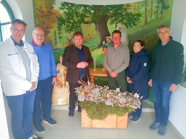 Neuberg. Eine Maiandacht mit Pfarrer Marko Zadravec und der Jagdgesellschaft wurde bei der Hubertuskapelle gefeiert.
