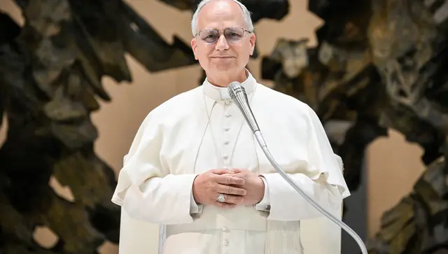 Kein Widerspruch: Gewinn und Solidarität. Auch im Finanzbereich müsse der Mensch immer im Mittelpunkt stehen, sagte Papst Leo XIV. am 16. Mai zu Banken-VertreterInnen.  | Foto: KNA