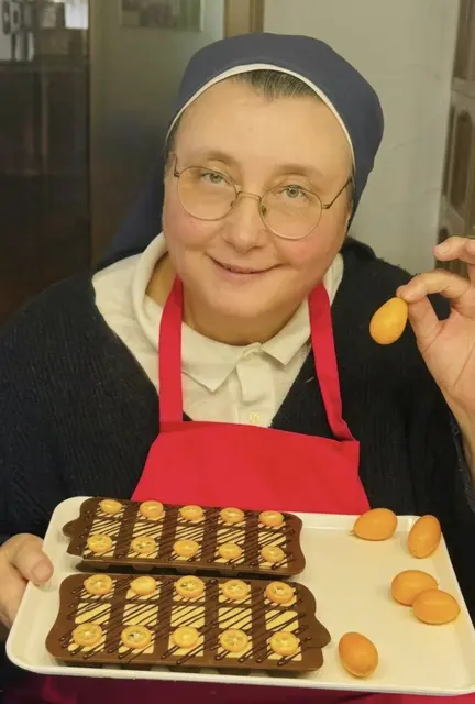 Sr. Teresa Zukic hat ein neues Kochbuch herausgebracht. | Foto: Peter Eichler, Großenseebach