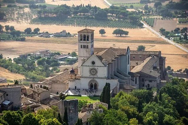 Die Basilika San Francesco (im Bild die Oberkirche) in Assisi zählt zu den vom Papst erhobenen Basilicae maiores. | Foto: KK