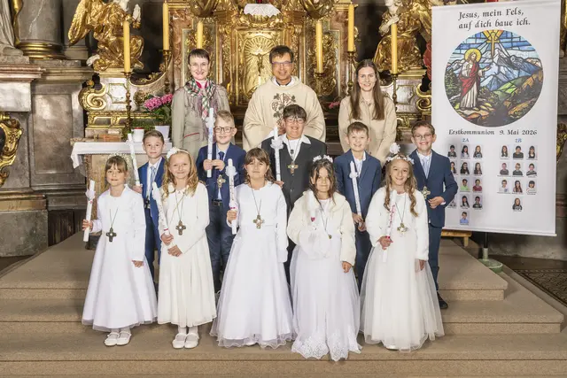Die Kinder der Klasse 2B feierten ihre Erstkommunion in der Stadtpfarrkirche Waidhofen/Thaya. | Foto: Andreas Biedermann