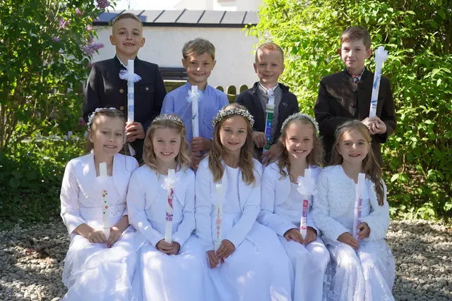 Am 10. Mai feierte die Pfarre Windhag nicht nur den Muttertag, sondern auch die Heilige Erstkommunion mit 9 Kindern der Pfarre.  | Foto: Kathrin Wagner