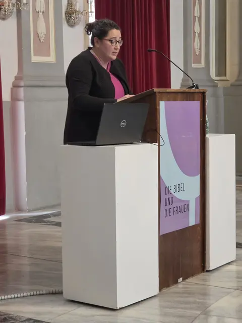 Dekanin Univ.-Prof. Dr. Katharina Pyschny würdigte die prägende Rolle von Irmtraud Fischer für die Frauen- und Geschlechterforschung an der Grazer Fakultät. | Foto: Theologische Fakultät