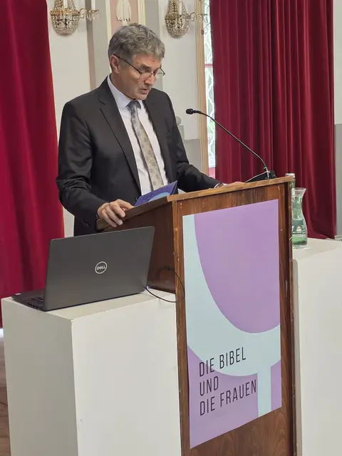 Vizerektor für Forschung Univ.-Prof. Dr. Joachim Reidl überbrachte die Glückwünsche des Rektorats. | Foto: Theologische Fakultät