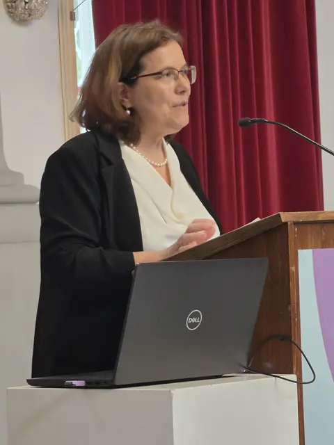Univ.-Prof. Dr. Michaela Sohn-Kronthaler (Institut für Kirchengeschichte) schilderte die wissenschaftliche Arbeit hinter dem Projekt.