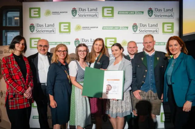 Die Landjugend Flatschach (Projekt „Gib Stoff! Für mehr als nur Mode“) und Kooperationspartnerin youngCaritas. | Foto: Land Steiermark/Weissitsch