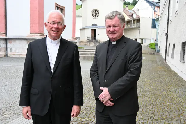 Wiedergewählt: Salzburgs Erzbischof Franz Lackner (l.) der seit Juni 2020 an der Spitze der BiKo steht, und sein Stv. Vorsitzender, der Linzer Bischof Manfred Scheuer (r.).  | Foto: Kathpress