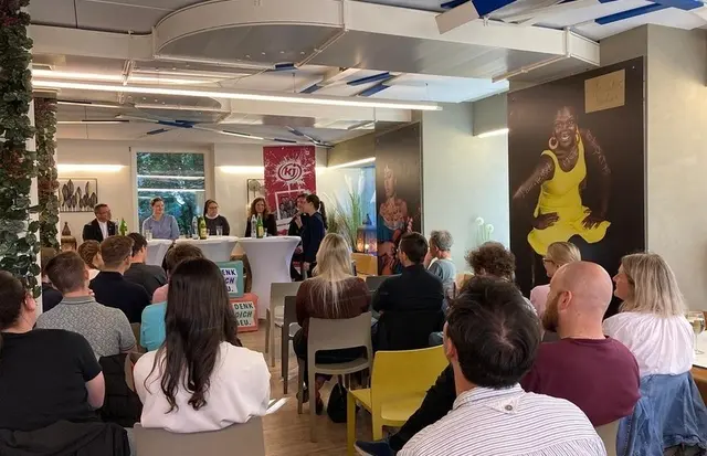 Die Jugend glaubt nach wie vor. Aber sie lebt den Glauben anders. Die Katholische Jugend Steiermark lud ins Grazer Café Global zum Gespräch. | Foto: KKS